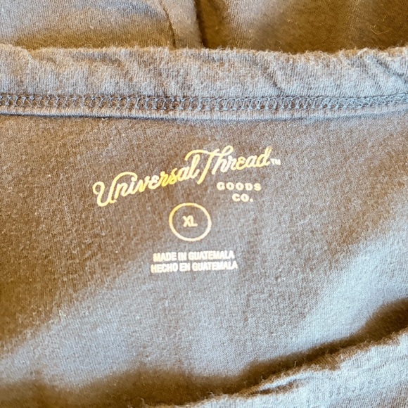 Set of Four Assorted Size XL Tops - 2 Short Sleeve 2 Long Sleeve - Picture 4 of 13